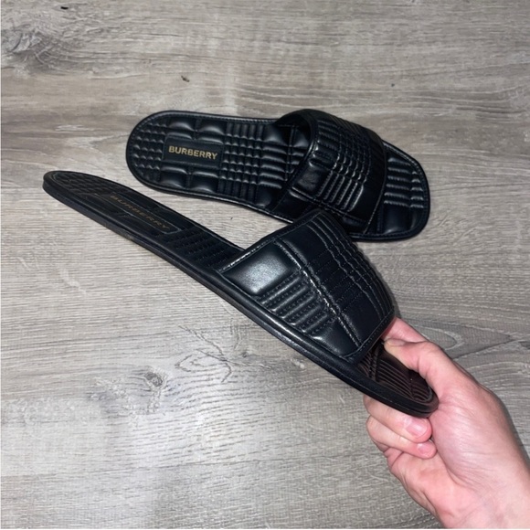 AUTHENTIC BURBERRY SLIDES - Picture 6 of 9